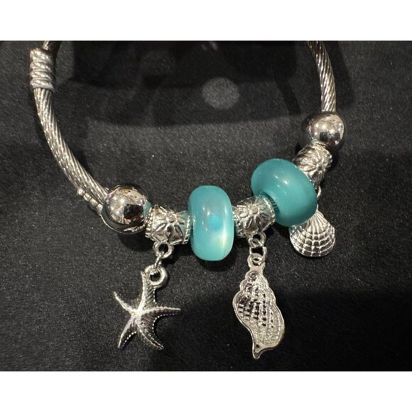 Mint Stainless Steel Starfish Shells Crystals Charm Silvertone Bracelet NEW - Picture 2 of 5